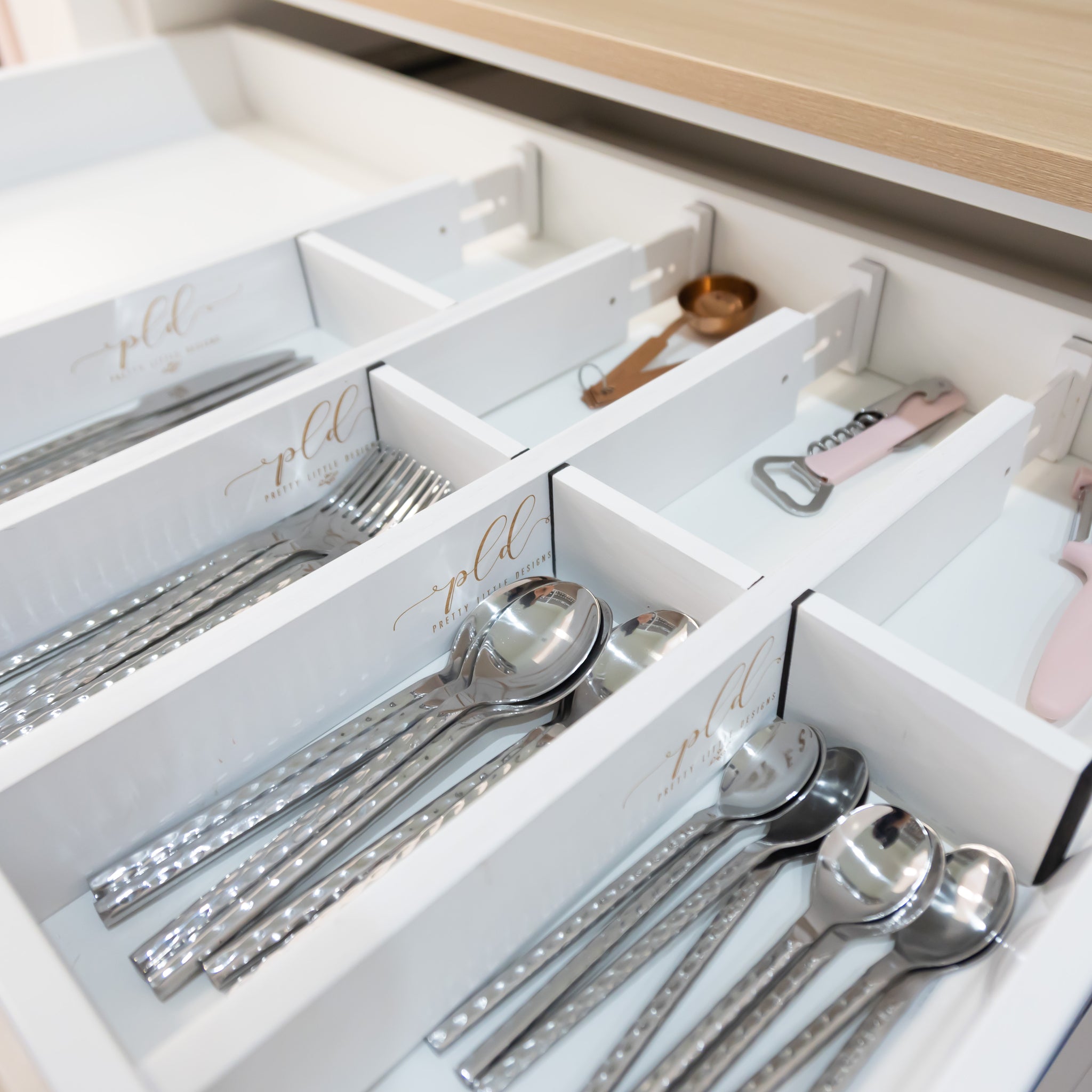 How to Organise Kitchen Cabinets and Drawers