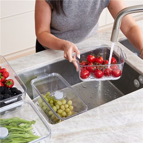 Breathable design of the Crystal Green Saver Fresh Storer to maintain freshness of fruits and vegetables.