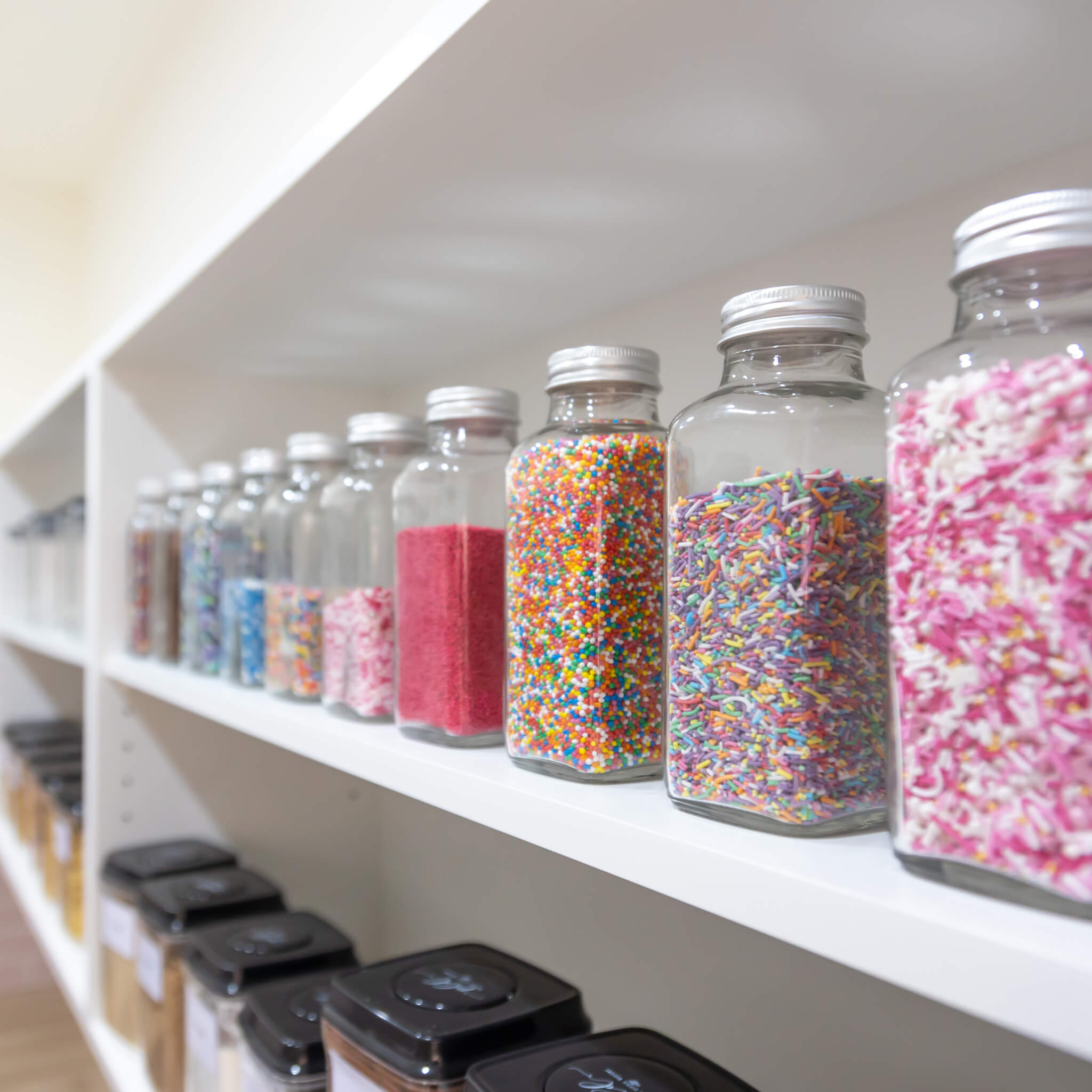 Airtight square glass spice jar