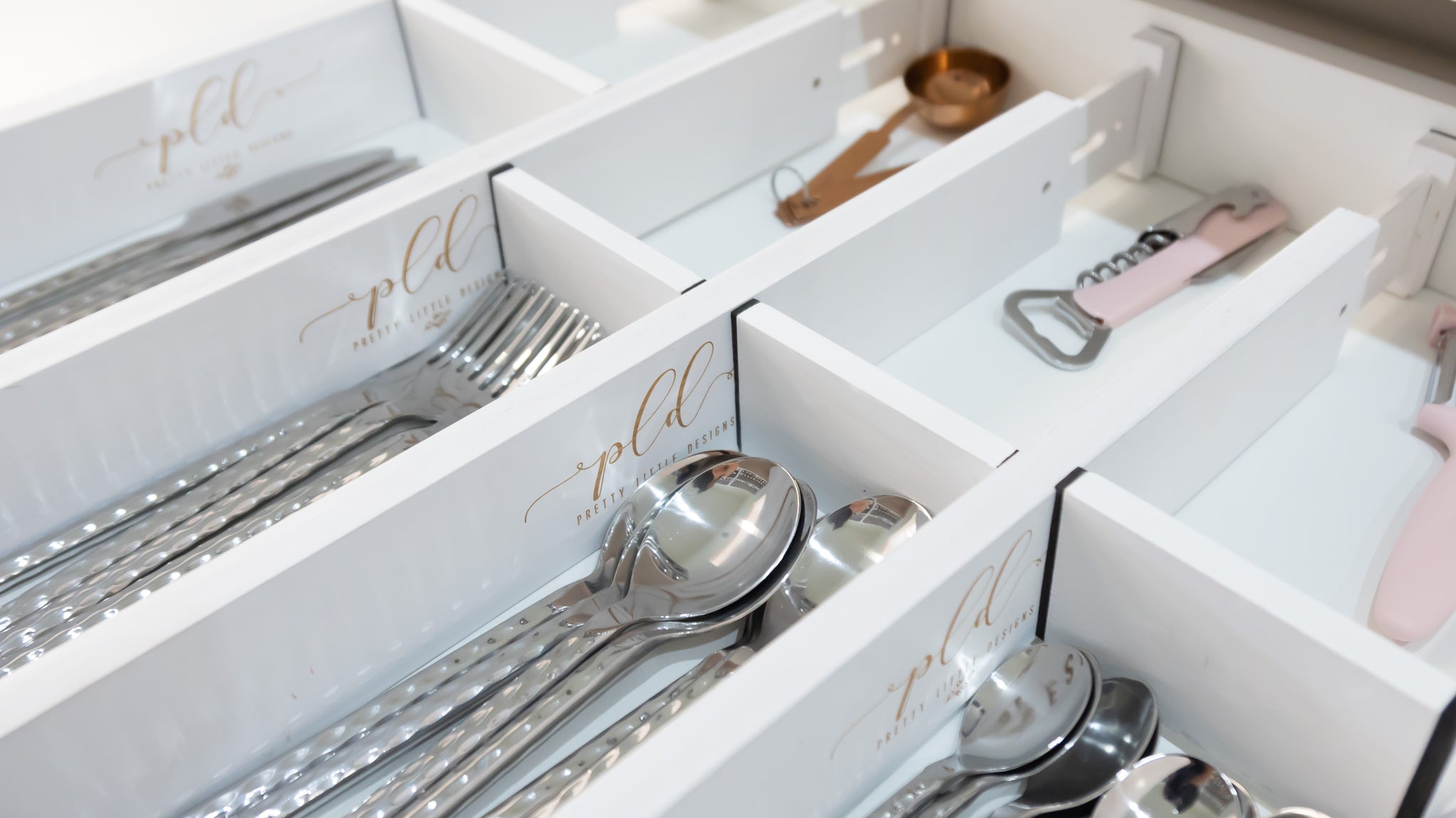 How to Organise Kitchen Cabinets and Drawers