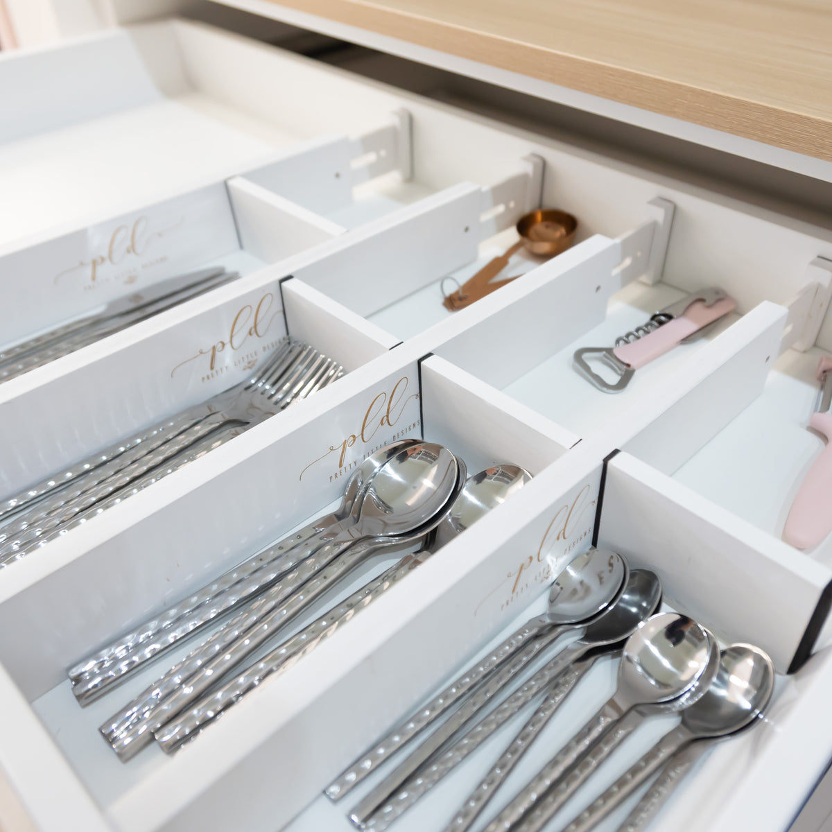 Organisation Tips For Kitchen Cabinets & Drawers – Pretty Little Designs