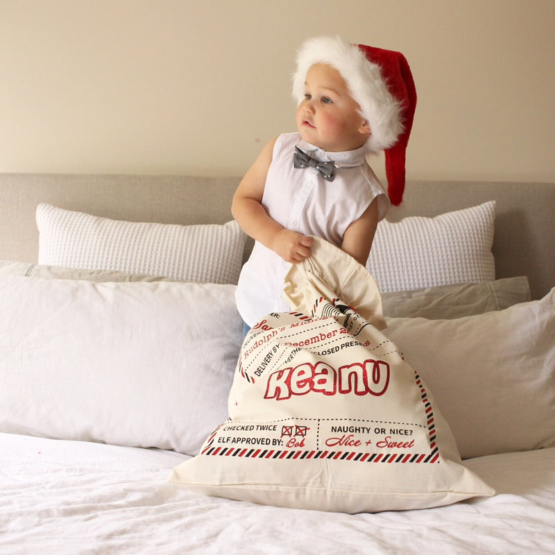 Durable Santa sack measuring 50cm x 70cm, ideal for holding holiday treats.