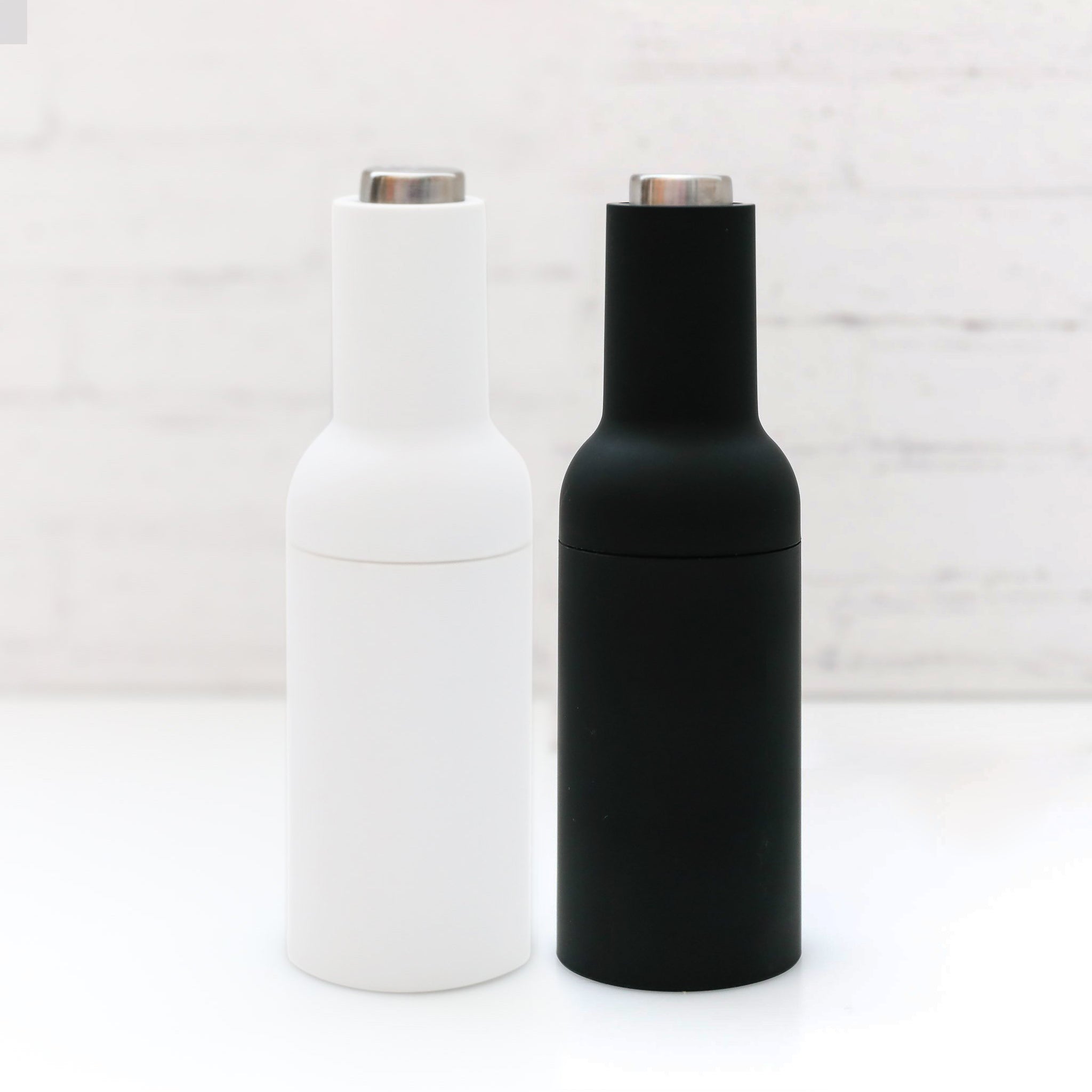 Premium Salt & Pepper Grinder Set – Durable mills with a sleek design for your culinary needs.