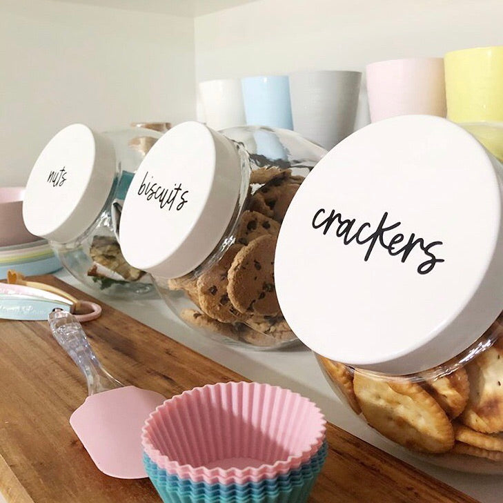 Stylish black and white pantry storage labels for easy-to-read, organised shelves.